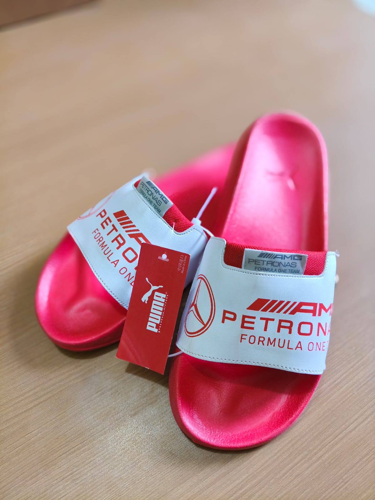 AMG PETRONAS FILPFLOP NBV - Red View 2