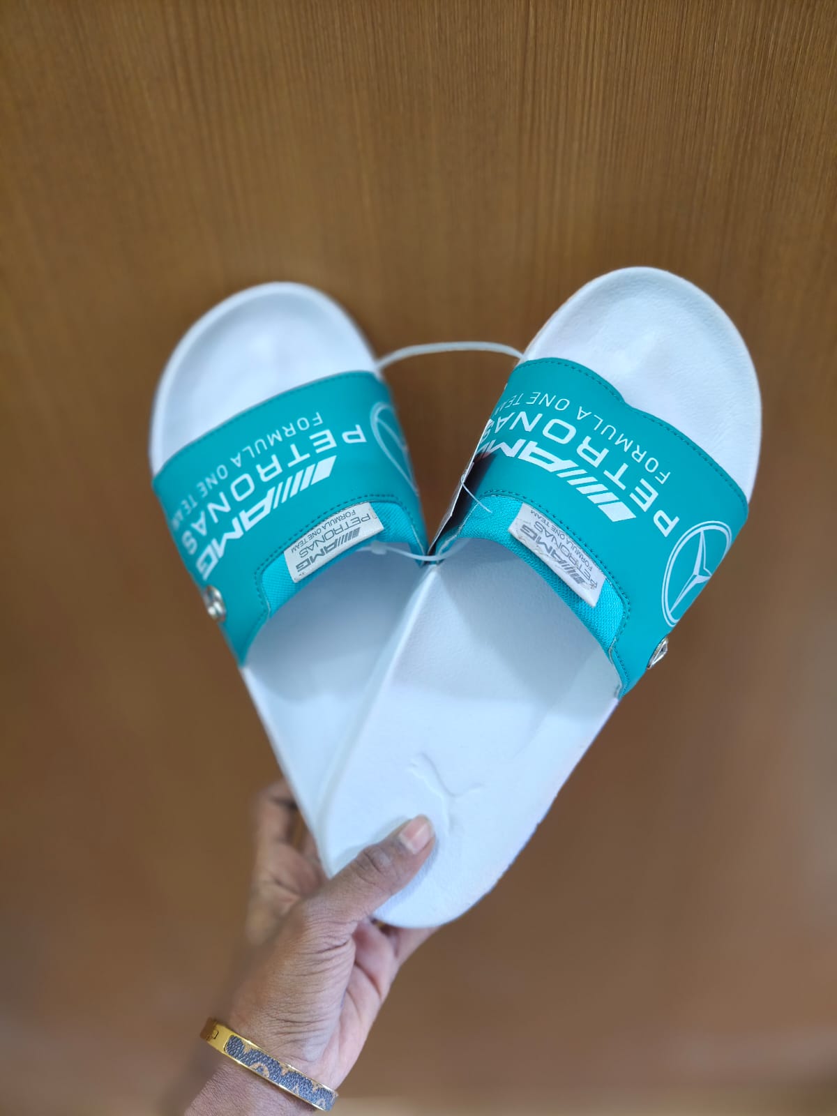 AMG PETRONAS FILPFLOP NBV